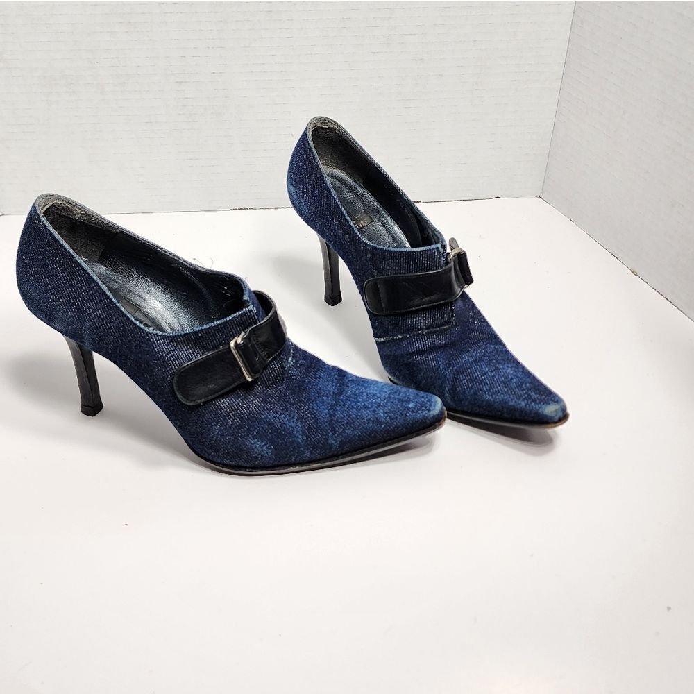 Stuart Weitzman 
